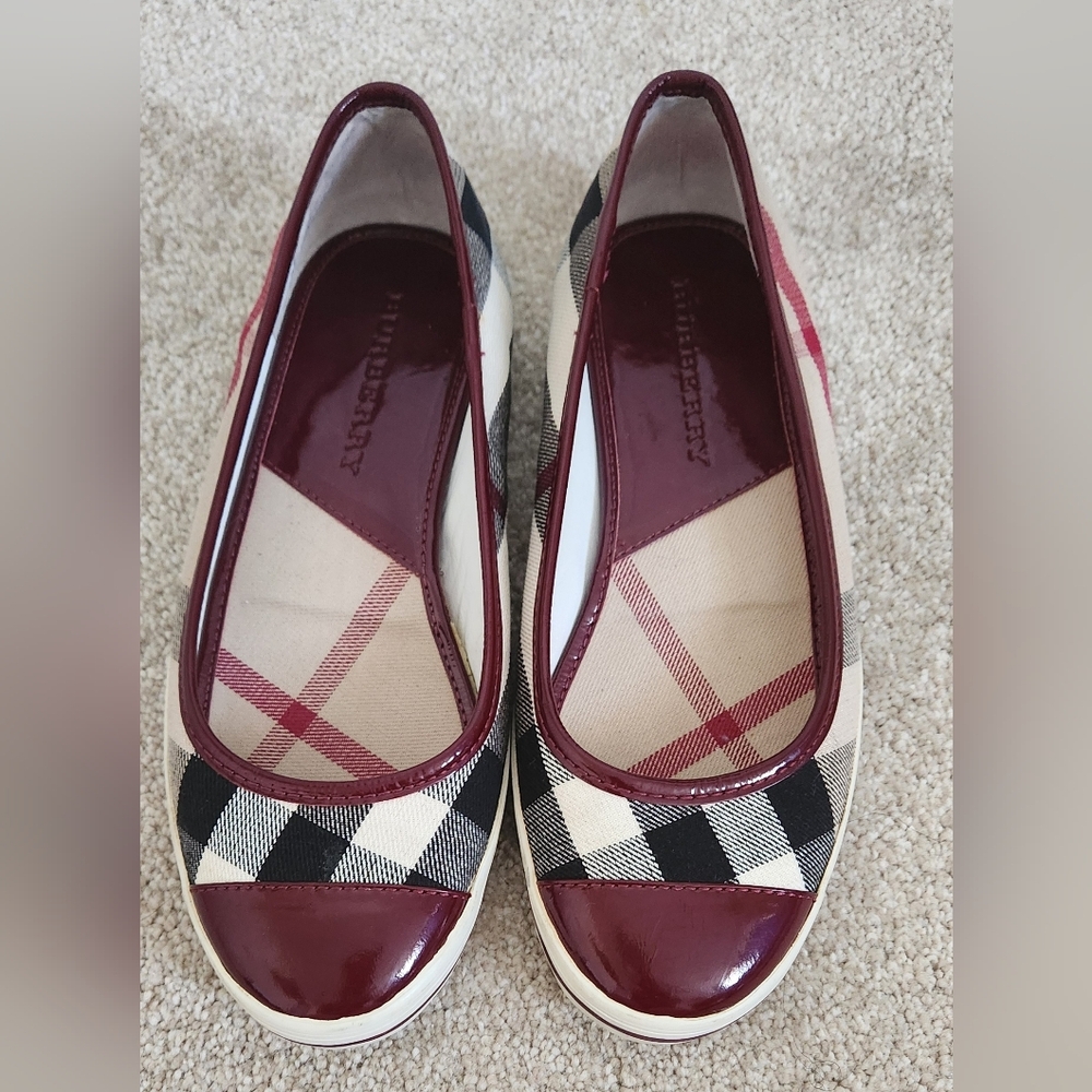 Burberry Women's Checkered Flats - Burgundy and Black